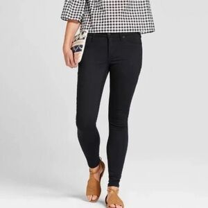 Universal Thread Black Mid Rise Jeggings